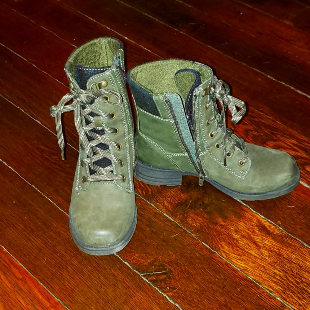 Earth Origins Olive Leather Combat Boots